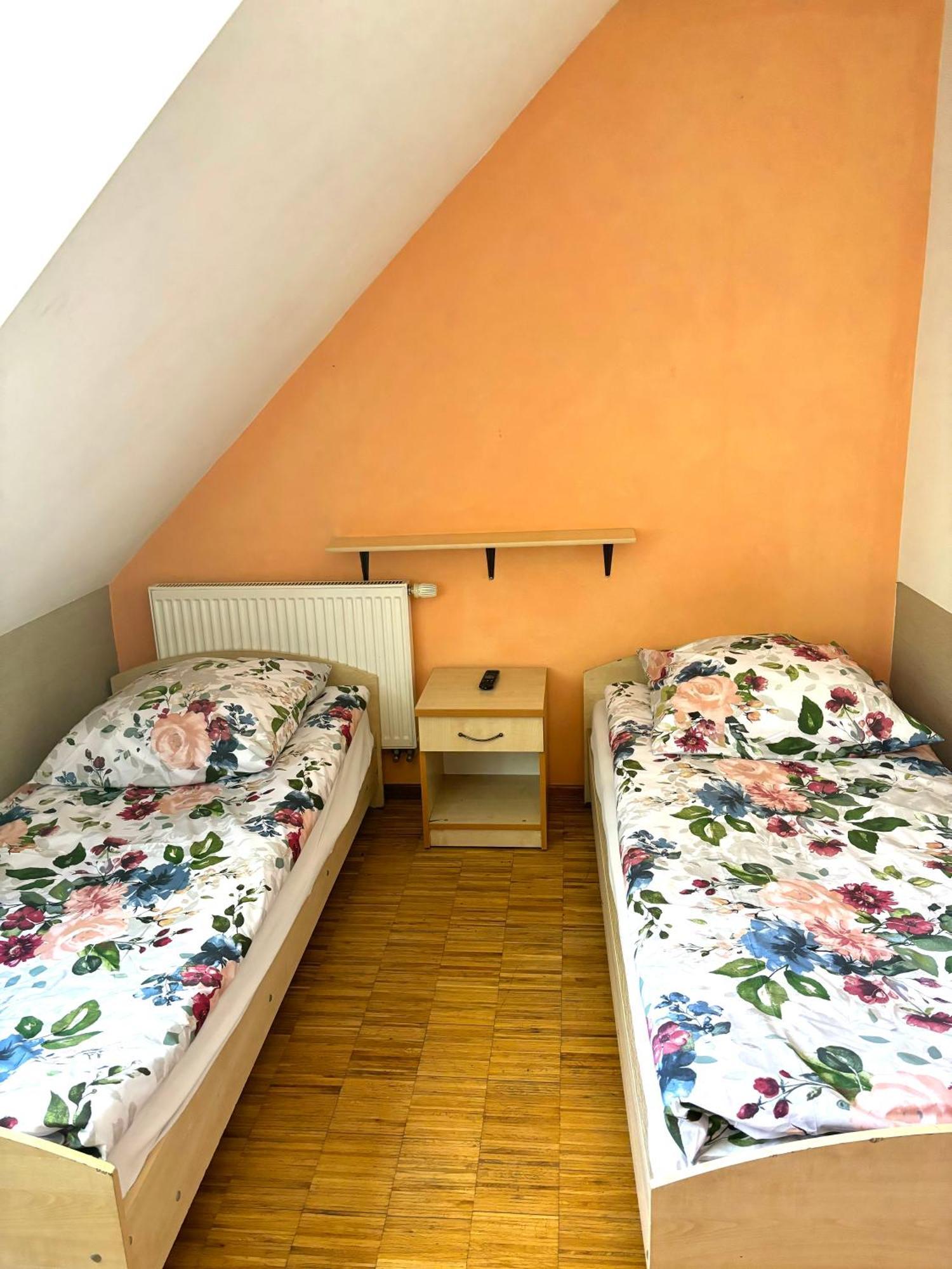 ניסה Hostel Nuove Frontiere מראה חיצוני תמונה